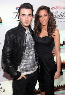 Kevin y Danielle en el aniversario de Kiehl's Normal_kevdanijbr_15