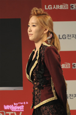 [PIC][2-4-2012] Hình ảnh TaeYeon Tại LG Cinema 3D World Festival! ~ Download  Tumblr_m1tch3BX6Y1ql2v8yo1_250