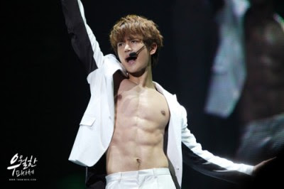 DIME TU DESEO xD Shinee-minho-chocolate-abs-400x266