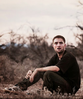 17 Abril - Posters oficiales de THE ROVER y Still de Rob/Rey en HQ + Comunicado de Prensa!!! The_rover_1