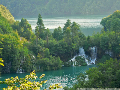 سحر الطبيعة جولة سياحية داخل حديقة بليتفيتش الوطنية في كرواتيا .♥ Nature-lake-river-and-waterfalls-at-Plitvice-Croatia