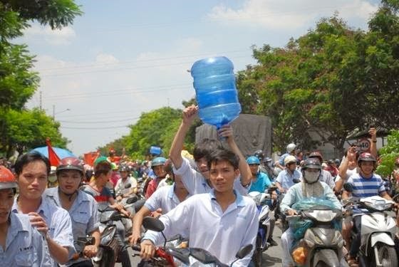 Đình công chống Trung Quốc lan rộng trên quy mô cả nước Binhduong-chongTQ14