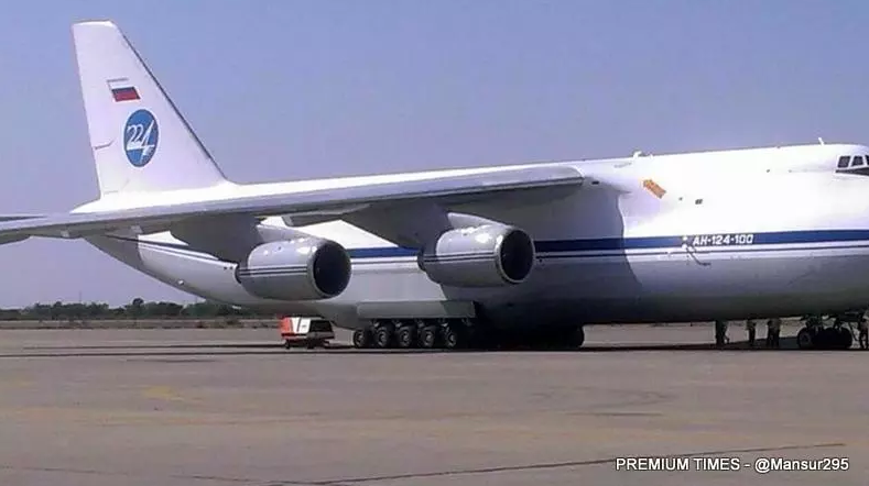 Retienen un An-124 de la VVS con material militar en Nigeria An-124%2B224%2Bretenido