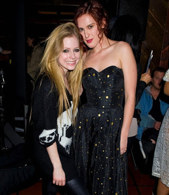 Galería » Avril Lavigne - Página 7 Avril-lavigne-and-rumer-willis