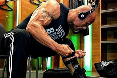 ذا روك يبدأ التدريب بجدية اليوم والعلاج الطبيعي غدًا The-Rock-Workout