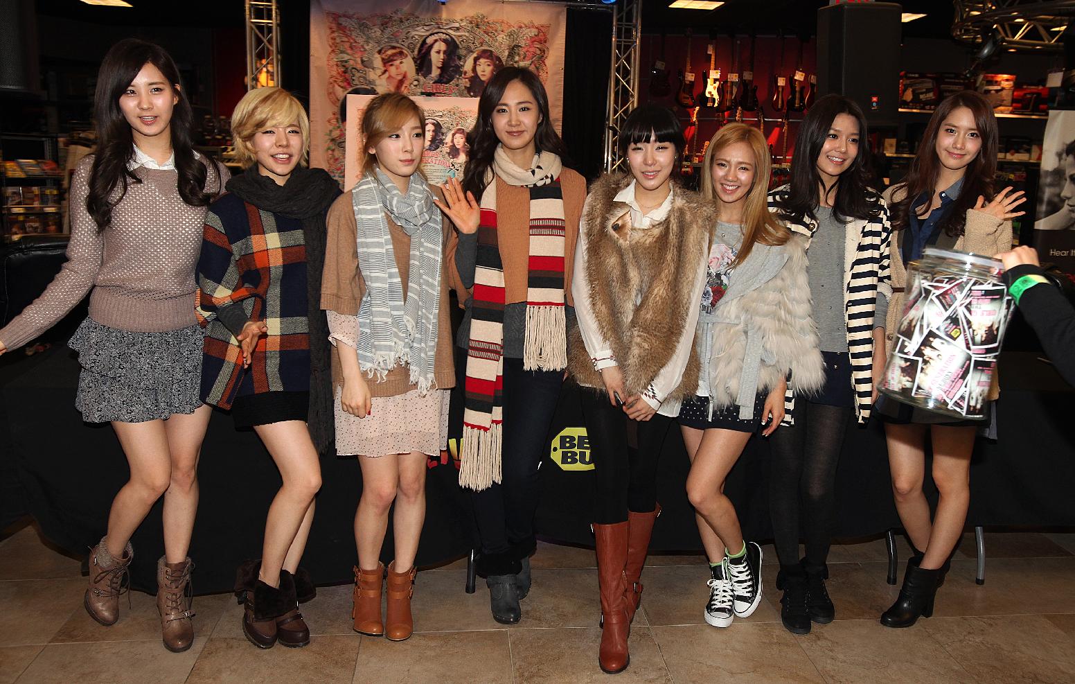 [OTHER][03-02-2012] SNSD ||  U.S Fansigning Event  + Facebook Official  (Updated) 10