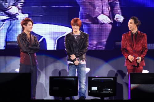 Articulo escribe que JYJ "World Tour" terminará en Corea el 12 de Junio 30wt6p0