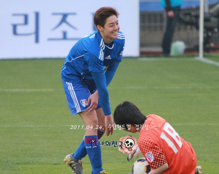 Kim Hyun Joong, Eye Candy En el campo de fútbol IMG_4186%255B1%255D