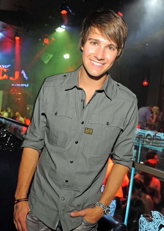 Music sounds better with you (James Maslow y tú) - Página 2 James-maslow-21-a%25C3%25B1os-002