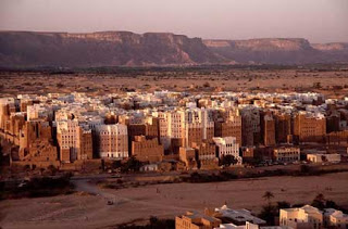 أقدم ناطحات سحاب في العالم في اليمن Shibam_wadi_hadhramaut_yeme