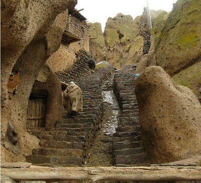 700 years old troglodyte stone house village in IRAN اهل الكهوف في ايران منذ 700 عام 700year-old-stone-house-10