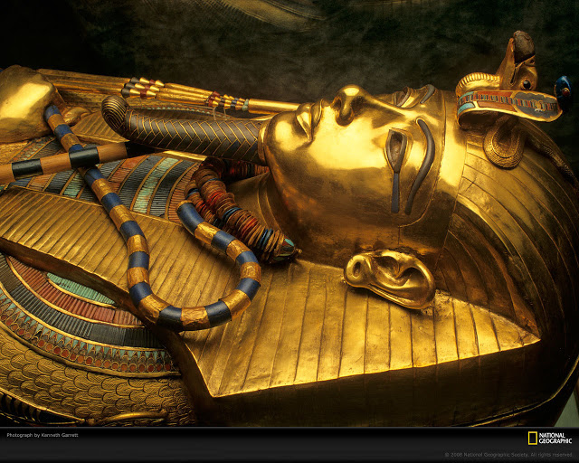 هل كان لدى الإنسان تكنولوجيا خارقة قبل آلاف السنين؟. King-Tut-Sarcophagus-kings-and-queens-2325550-1280-1024