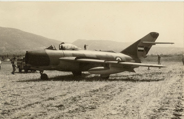 Pilotos Desertores del Pacto de Varsovia y sus Aliados Árabes y Asiáticos  800px-Sirian_Mig-17