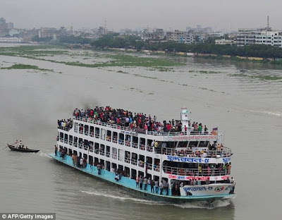 There's actually a train under there... Mass of people try to get on board as millions celebrate the end of Ramadan  Article-2386458-1B304D90000005DC-256_634x495