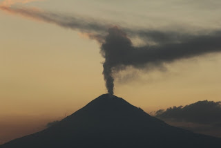 Actividad volcánica en México: Popocatepetl, Colima - Página 2 Popocatepet_l-Volcano_1%5B1%5D