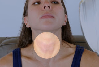 اختلال هرمونات الغده الدرقيه ...الاعراض والعلاج  Webmd_rf_photo_of_woman_checking_thyroid