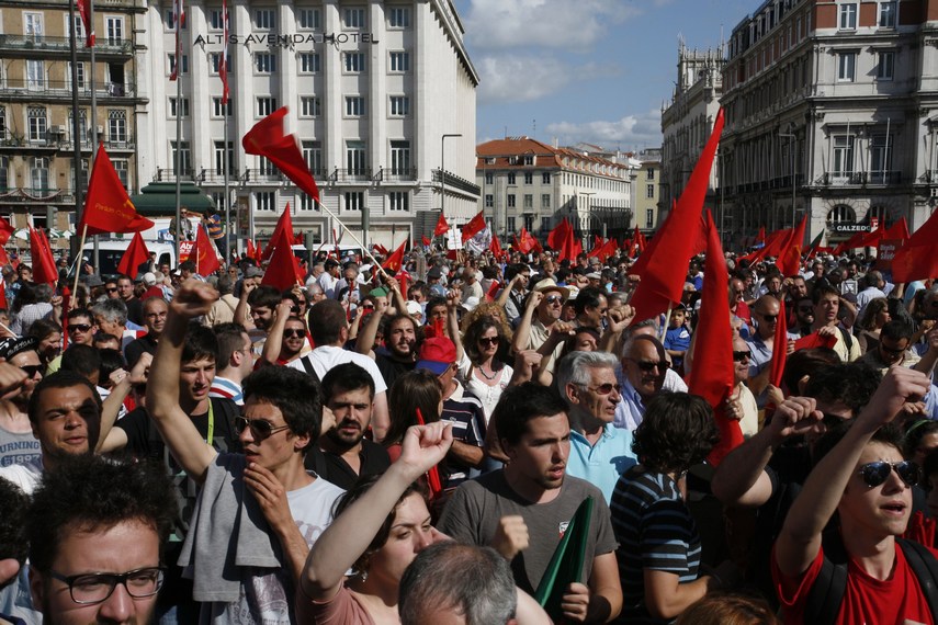 El sábado mas de 30.000 comunistas inundaron las calles de Lisboa.  Pcp2