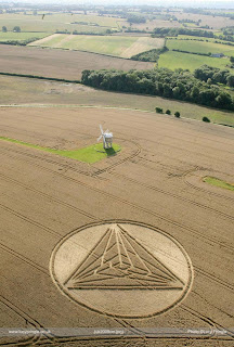 GRANDES DESCUBRIMIENTOS Y REVELACIONES DE TODOS LOS ENIGMAS Y MISTERIOS ANTES DE LA GRAN HECATOMBE Y DE LA CAIDA DE BABILONIA LA GRANDE O EL VATICANO S.A. Chesterton_Windmill_-_nr_Harbury_Warwickshire_-_09-07-2009g