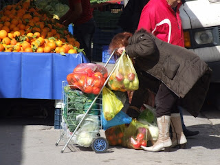 Δωρεάν λαϊκή αγορά για ανέργους και απόρους [video]  Tromaktiko3179