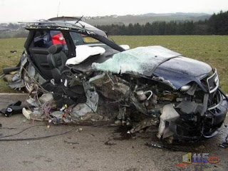 صور حوادث سيارات  The-unusual-car-crashes-photos-16