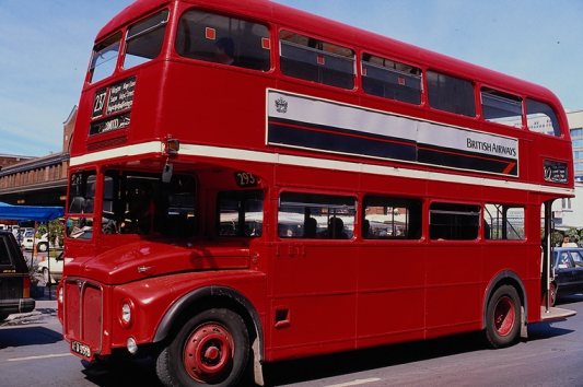 Petits trésors de parkings... - Page 4 Double-decker_bus