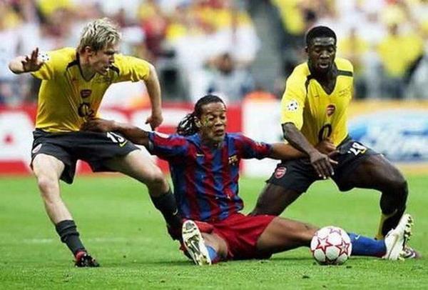 Funny, Interesting and Unedited Football Related Photographs Funny-football-moments20