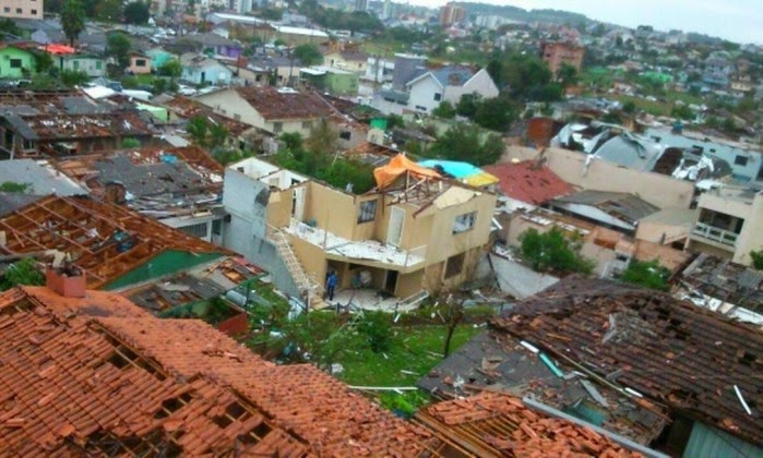 Brésil: Tornade F2 dans le Sud: 2 morts et plus de 150 blessés TornadoSC