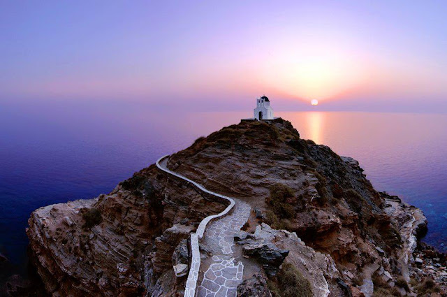 Ας ταξιδέψουμε στο απόλυτο γαλάζιο  SIFNOS