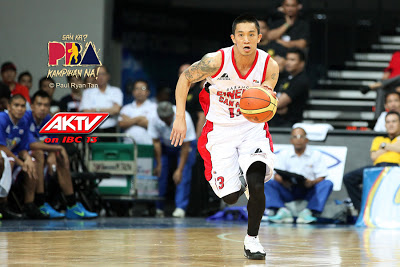 JayJay Helterbrand PBA Sneaker MVP?  10212012_pba-10212012_ginebra-petron_prt_7816