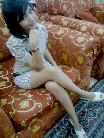 PENAMPAKAN CEWEK PUTIH MULUS DAN CANTIK DI FACEBOOK 392726_286251118077499_100000778400623_760546_160500616_n