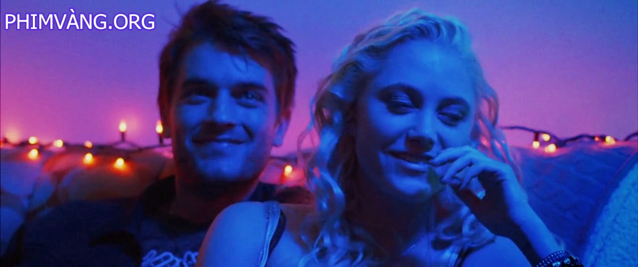 Maika_Monroe - Vị Khách - The Guest - 2014 The-Guest-2014%2B14