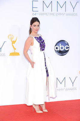 Emmy Awards Emilia-Clarke-2012-Emmy-Awards-game-of-thrones-32276048-395-594