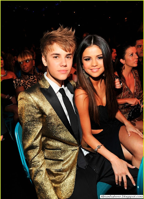 جاستن بيبر في حفله ومعهـ... Almashaheer.blogspot.com_Selena_Gomez_And_Justin_Bieber_In_Billboard_Music_Awards_2011_16