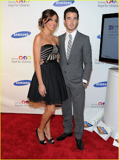 Kevin Jonas en evento Hope for the Children Kevin-danielle-jonas-childrens-gala-05