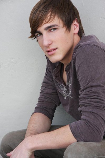 MAKE YOU BELIEVE || Kendall Schmidt & Abril Johnson Kendall-kendall-schmidt-11398375-398-600