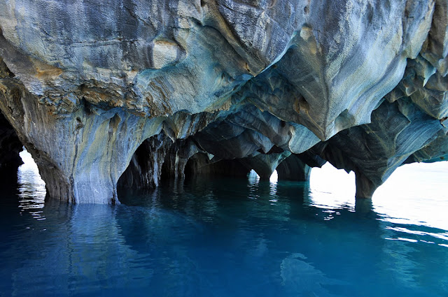 كهوف الرخام الرائعه في تشيلي  Chilean-side-of-General-Carrera-Lake