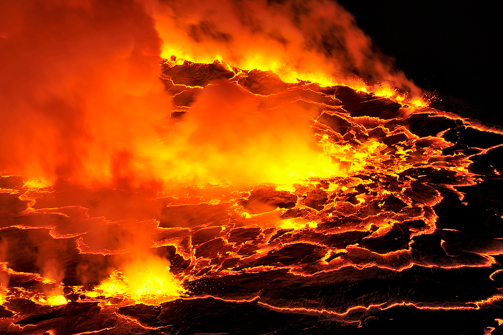  ( 15 صورة مذهلة ) بركان نييراجونجو .. رحلة إلى مركز الأرض Bp316