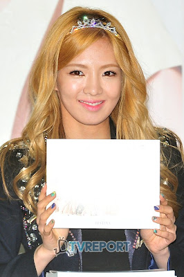 [PICS][11.03.2012]SNSD @ J.ESTINA Fansign Event  A83bd6d79eb6c6da77acb9c6a7ca96b6_41926532.201203111331465317517666001