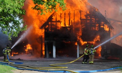 Un incendio en el rancho Loco1_188599-240