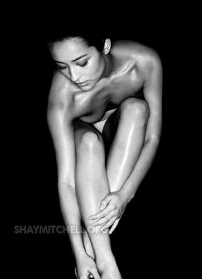 Fotos comprometedoras. - Página 2 Sexy_Hot_Shay_Mitchell_001