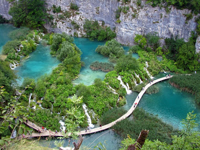 سحر الطبيعة جولة سياحية داخل حديقة بليتفيتش الوطنية في كرواتيا .♥ Amazing-blue-waters-at-Plitvice