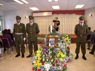 Funeral de uma TJ no Chile (polícia) Salon