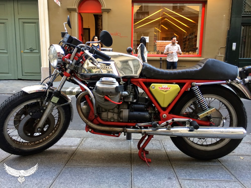 V7 sport... Moto-guzzi-the-motart-journal-2