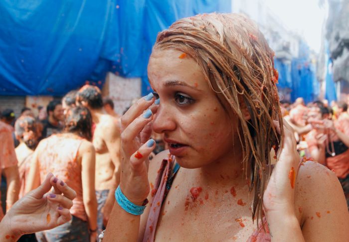 صور مهرجان التراشق بالطماطم في اسبانيا Tomatina_festival_2011_09