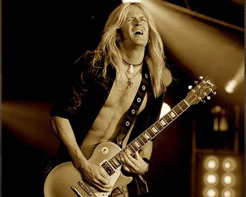 Vos chanteurs/chanteuses ou groupe favoris - Page 2 Doug-aldrich