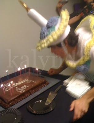 pide la foto - Página 7 Joe-jonas-birthday-cake-costume%5B1%5D