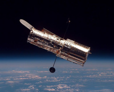 الإشارة القرآنية لظلمة الكون فوق الغلاف الجوى Hubble