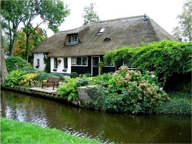 நெதர்லாந்து அருமையான படங்கள். Town%2Bwith%2BNo%2Bfrom%2BGiethoorn%2BNetherlands%2B(2)