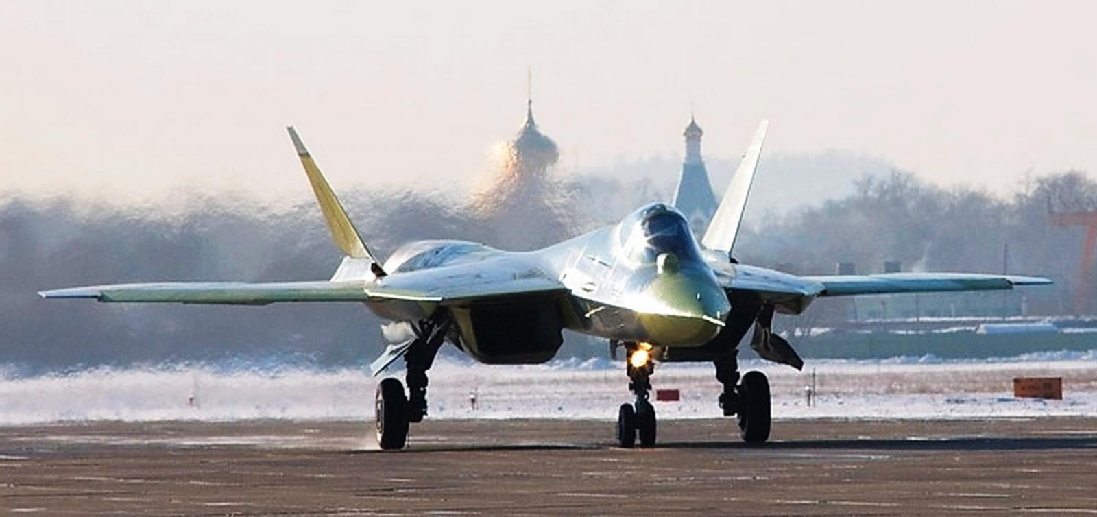 El T-50 PAK FA muestra finalmente su rostro en público. - Página 9 PAK-FA%2B5