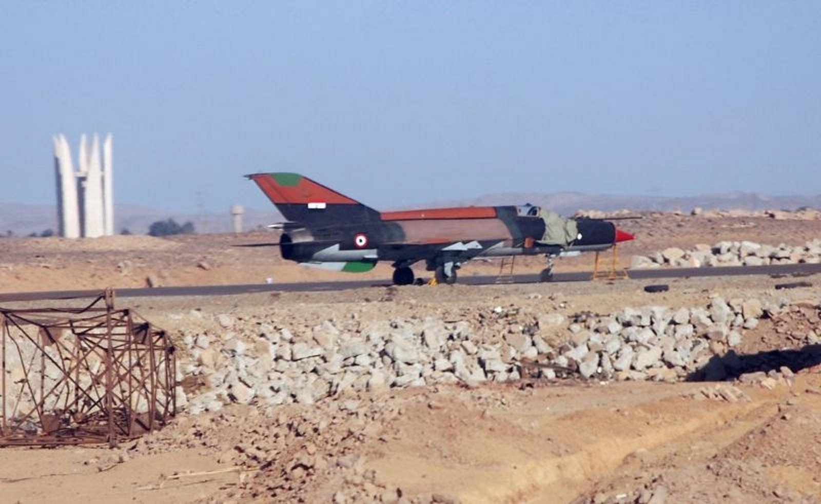 Armée Egyptienne/Egyptian Armed Forces - Page 22 MIG-21MF%2BEGIPCIO%2BASUAN%2BLONA